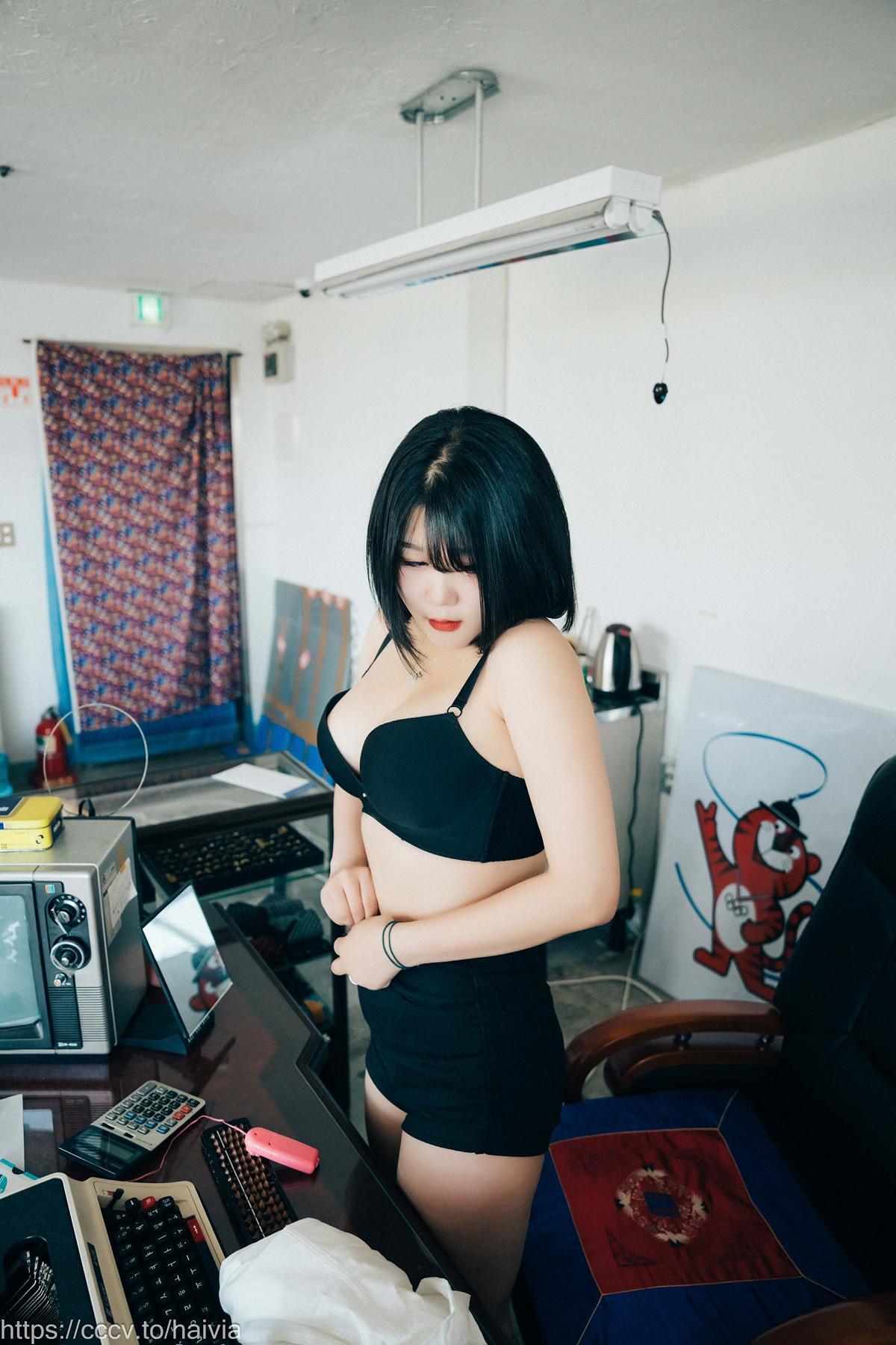 ZIA.Kwon 권지아, Loozy ‘Female Employee’ Set.01(13)