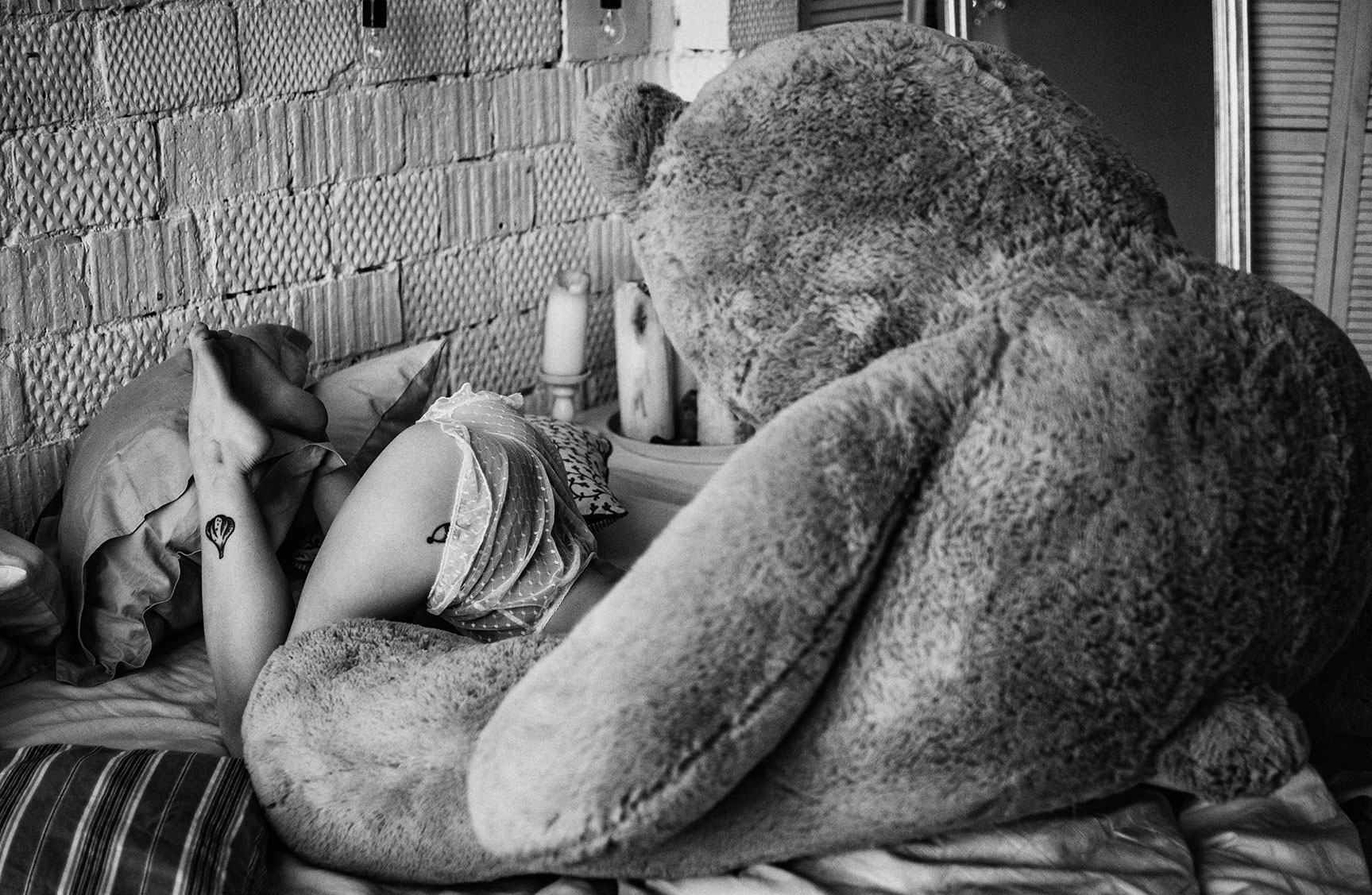 жених и невеста - Полина Князева в постели с игрушечным медведем / Polina Knyazeva nude by Alexey Trifonov жених и невеста - Полина Князева в постели с игрушечным медведем / Polina Knyazeva nude by Alexey Trifonov