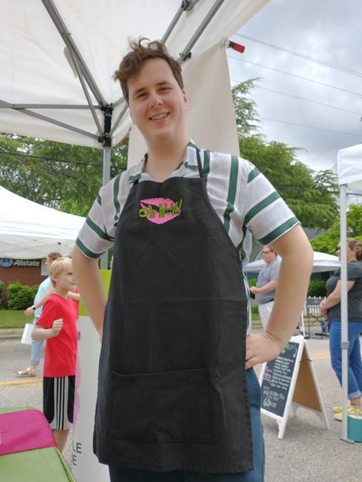 Oh WoW!® employee with a branded apron