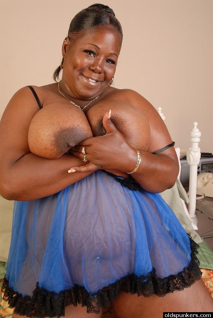 Fatty ebony Subrina shows off her amazing big black boobies!(6)