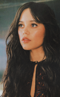 Jenna Ortega Qh1VqOnU_o