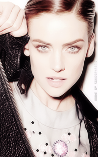 Jessica Stroup UlU0HA3I_o