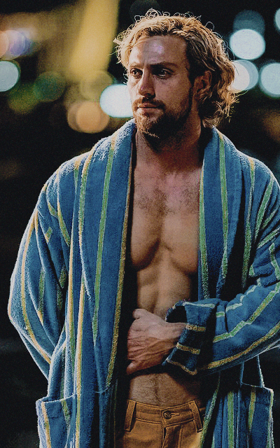 Aaron Taylor-Johnson - Page 2 IO27wXpD_o