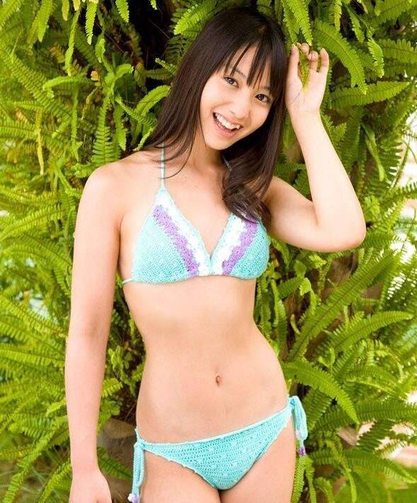 日本美女小池唯乖巧性感迷人(1)