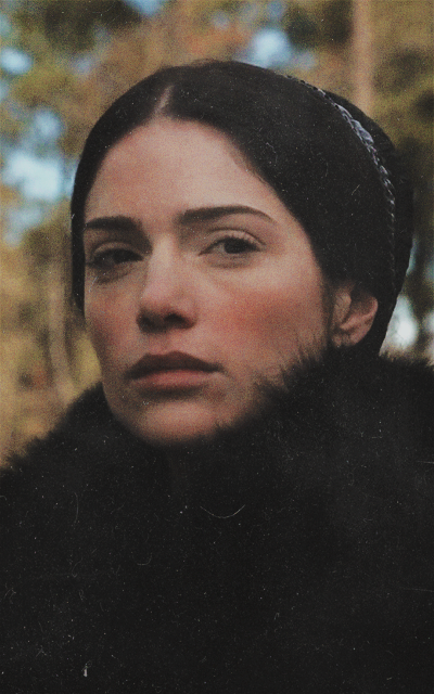 Janet Montgomery X0JCeL1H_o