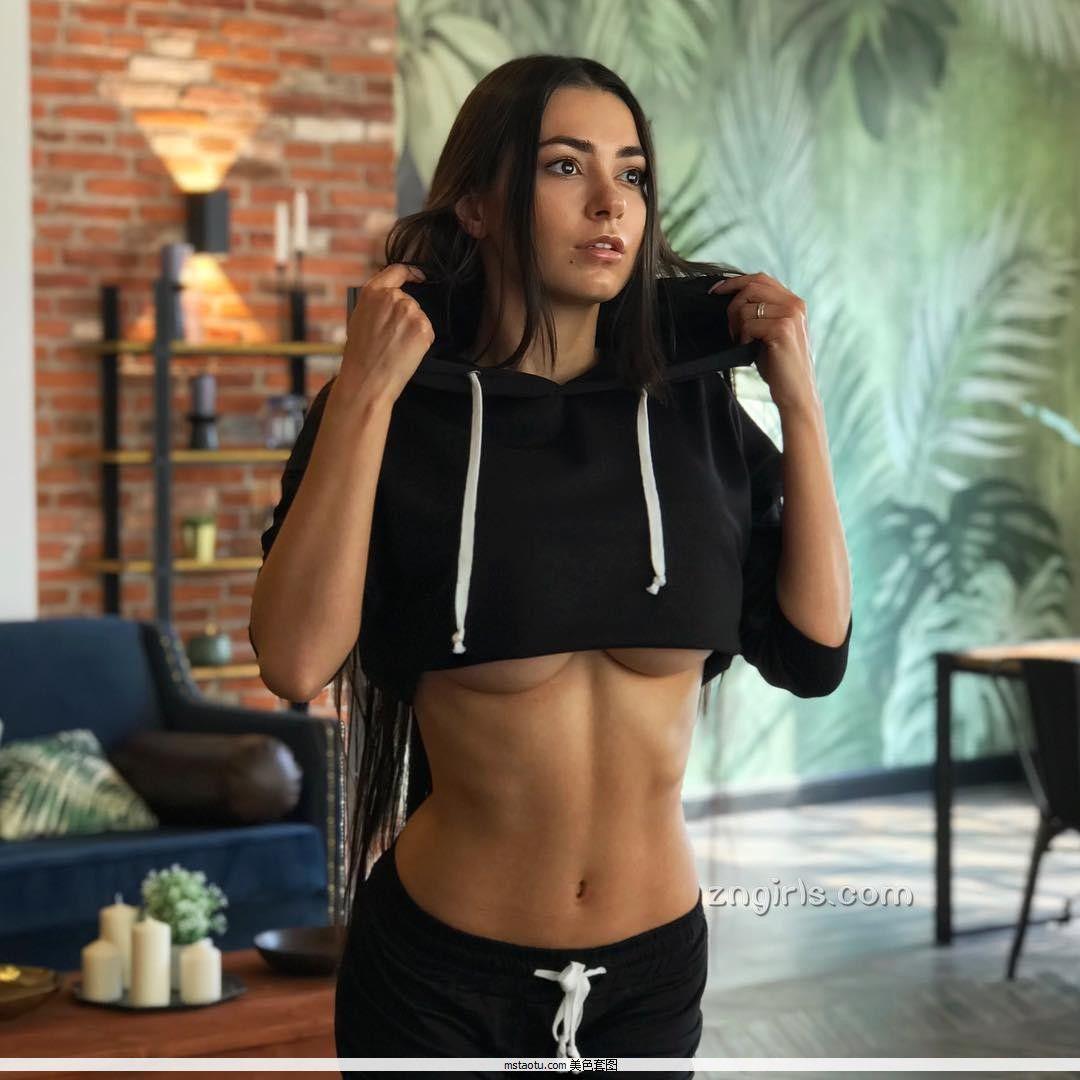 Helga Lovekaty- 俄罗斯最具杀伤力的嫩模套图(46)