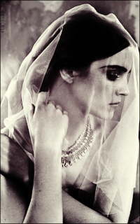 Emma Watson AXFQkAqM_o