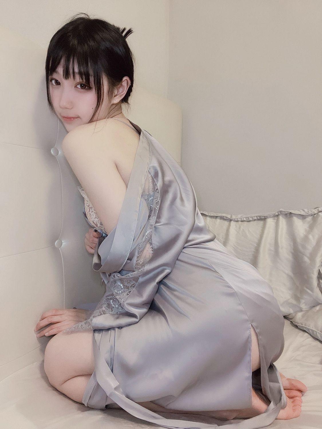 [福利女神cosplay] 周叽是乖巧兔兔 - 今夕何夕睡袍 妩媚套图(4)