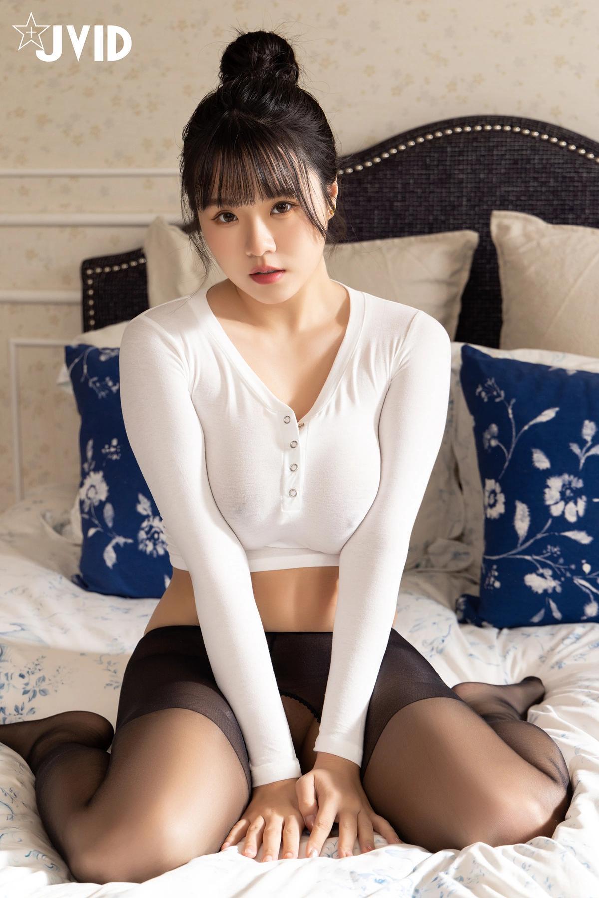 JVID Angela寶7 極品巨乳《寶七》最強的一輯🔞 超羞恥露出！簍空絲襪情趣透視幾近全裸🔥🔥🔥 Set.01(2)