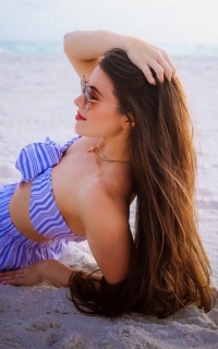 Caitlin Beadles LLpYVGdp_o