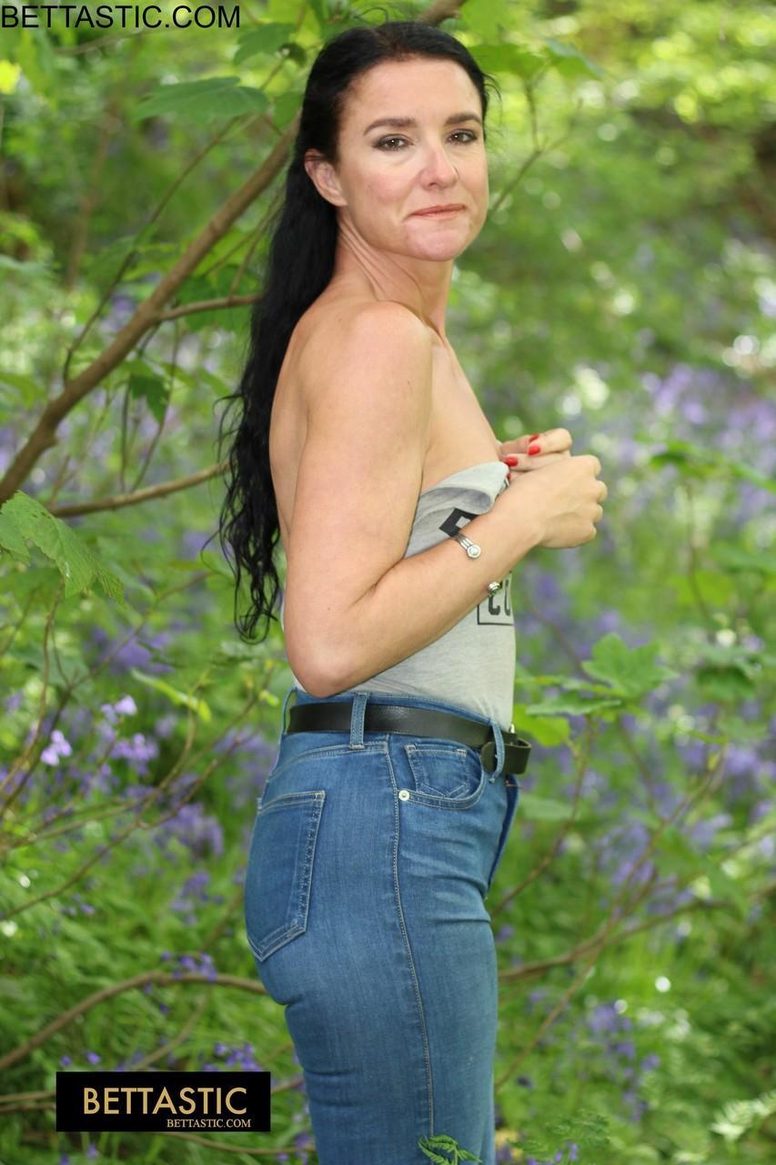 Gorgeous brunette Bettastic poses outdoors in a strapless top & tight jeans(13)