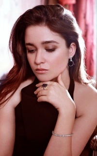 Alice Englert XyeKFITf_o