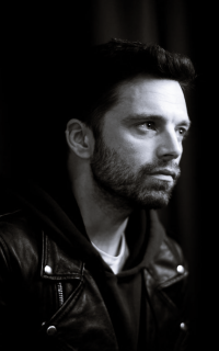 Sebastian Stan CaEQI71W_o