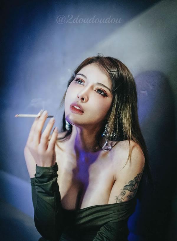 推特大长腿美女@2doudoudou尺度私拍图集(25)