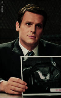 Jonathan Groff KBPvfz5G_o