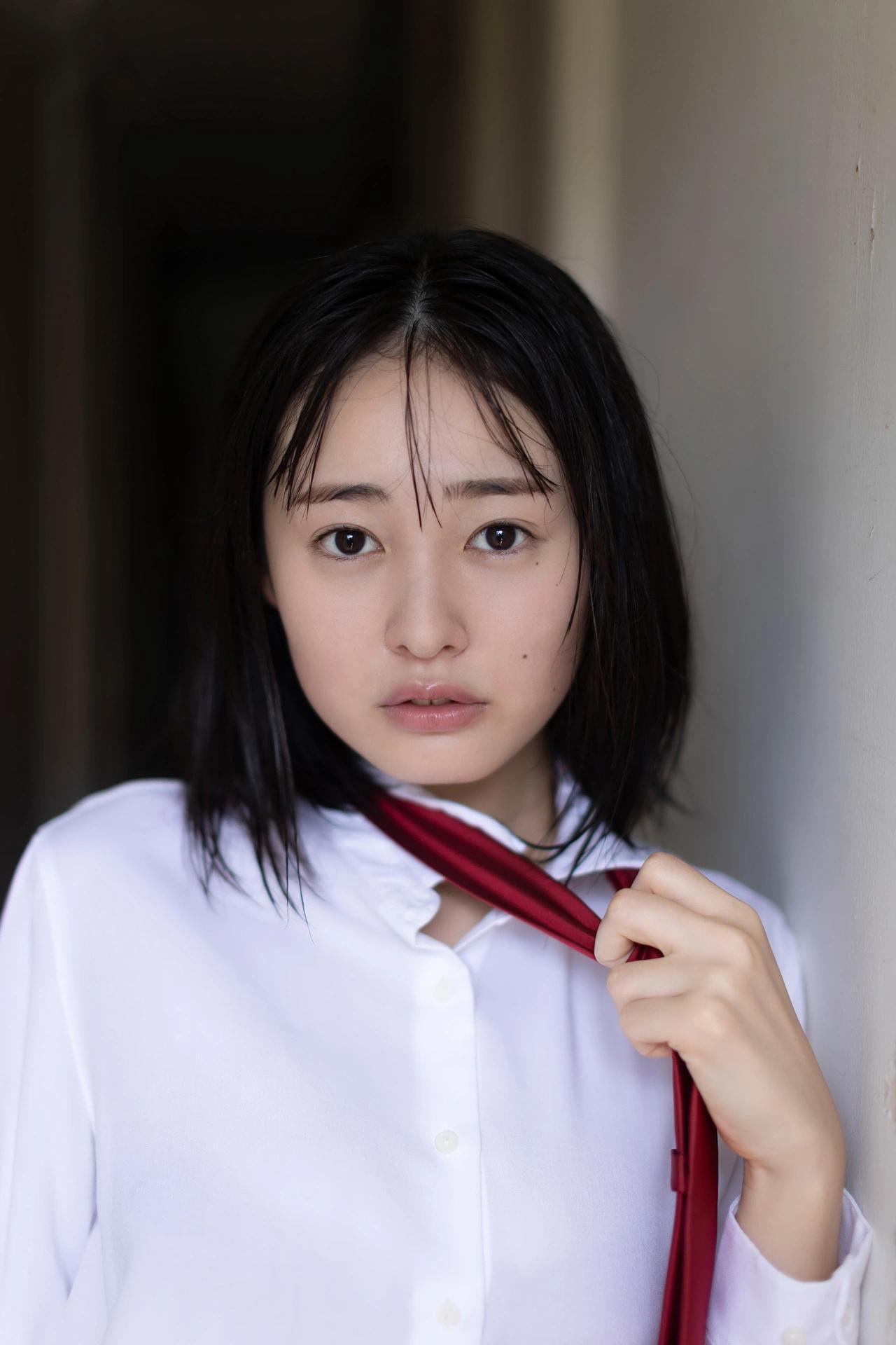Miu Shirahama 白濱美兎, FLASHデジタル写真集 「ちょっぴりオトナ」 Set.03(4)