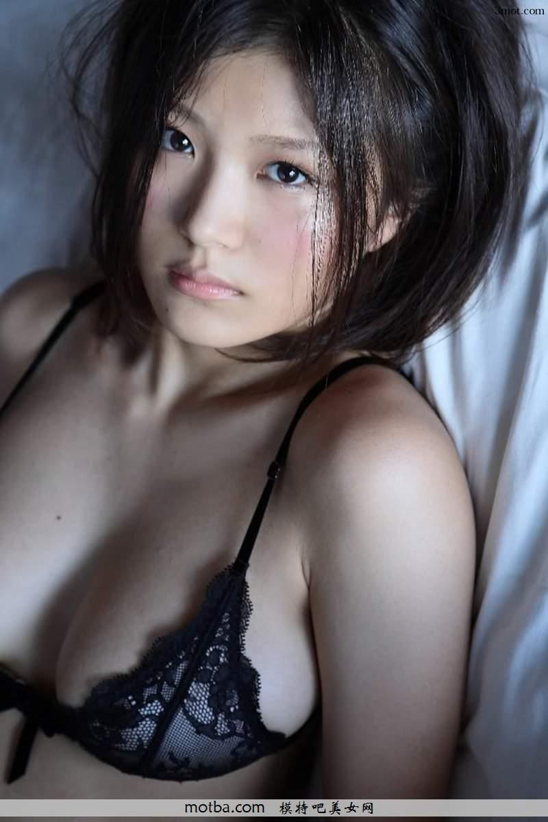 日本美女茅野爱衣美胸内衣写真(15)