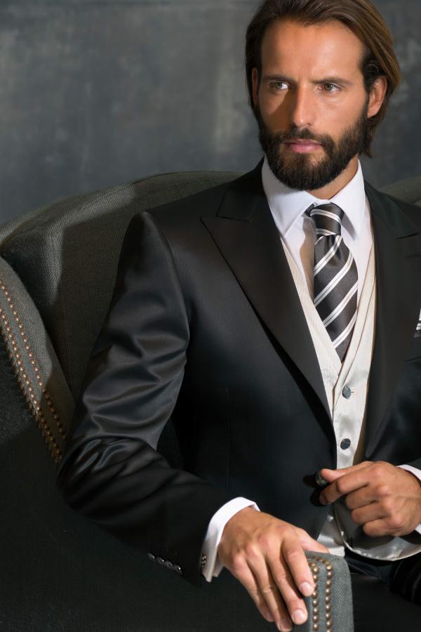 MALE MODELS IN SUITS