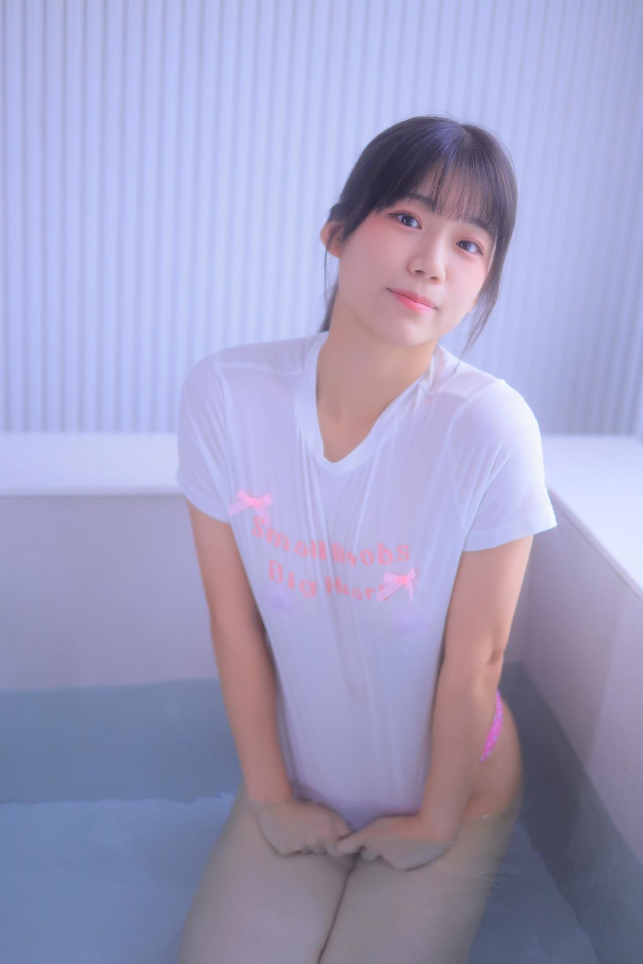 Yui 유이, Yo-U Photobook ‘Wet ゆい’ Set.01(8)