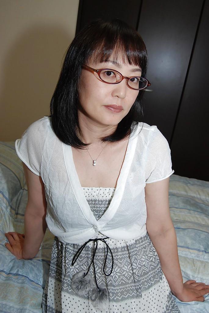 Shy asian lady in glasses strips down and has some pussy vibing fun(4)