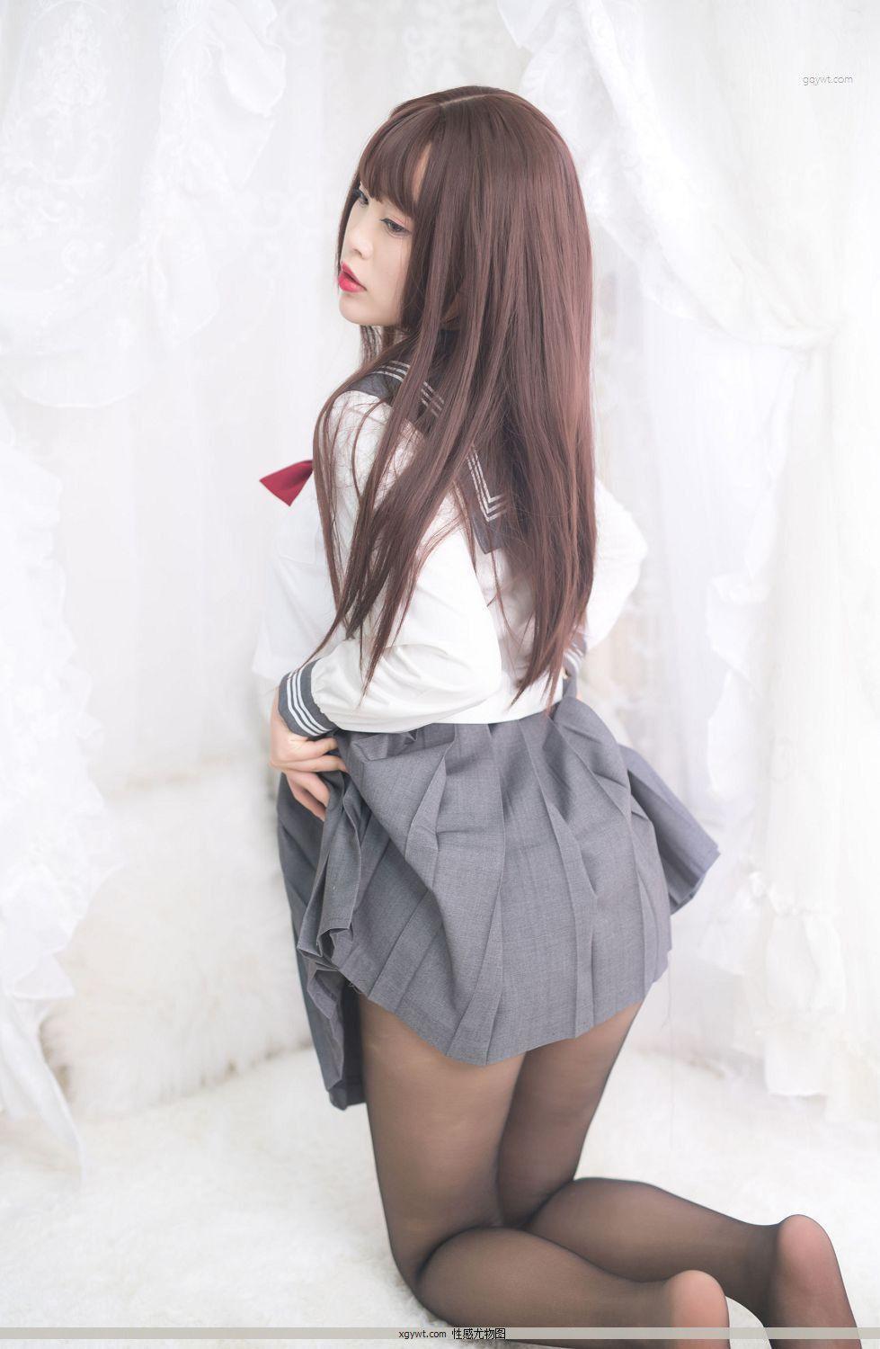 [福利女神Cosplay] 萌系小姐姐-白烨- - 黑丝制服少女 摄影套图(22)