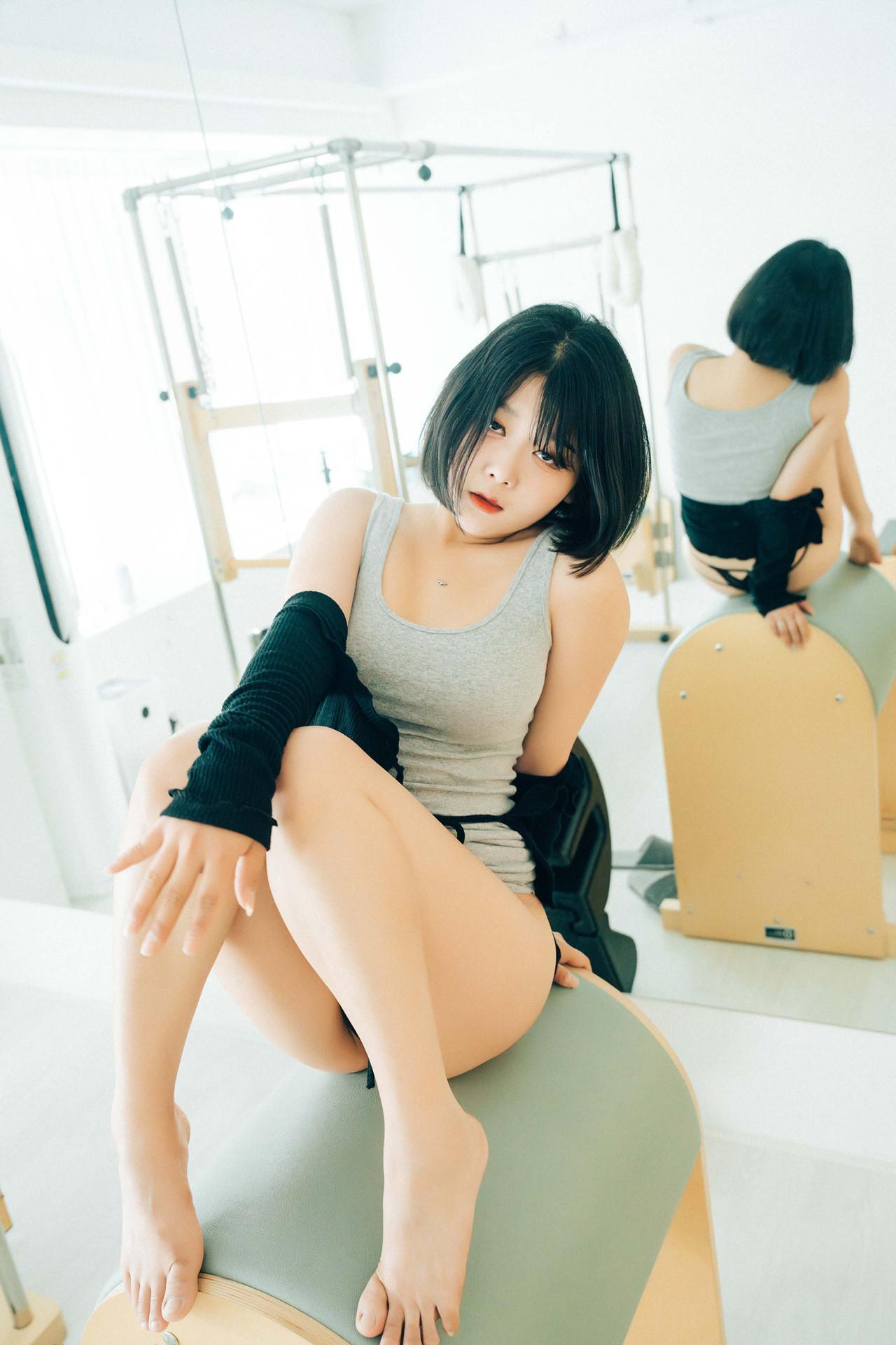 ZIA.Kwon 권지아, Haivia Photobook ‘Oily’ Set.01(9)
