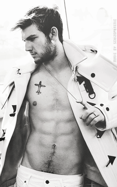 Alex Pettyfer WqWTz7mJ_o