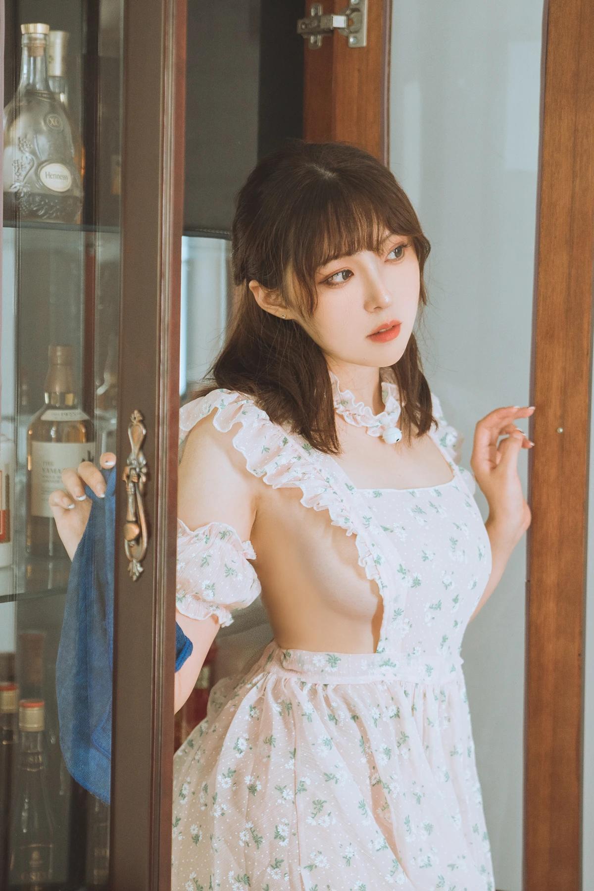Cosplay Natsuko夏夏子 – 碎花围裙(4)