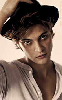 Luke Grimes HGCjwKrJ_o