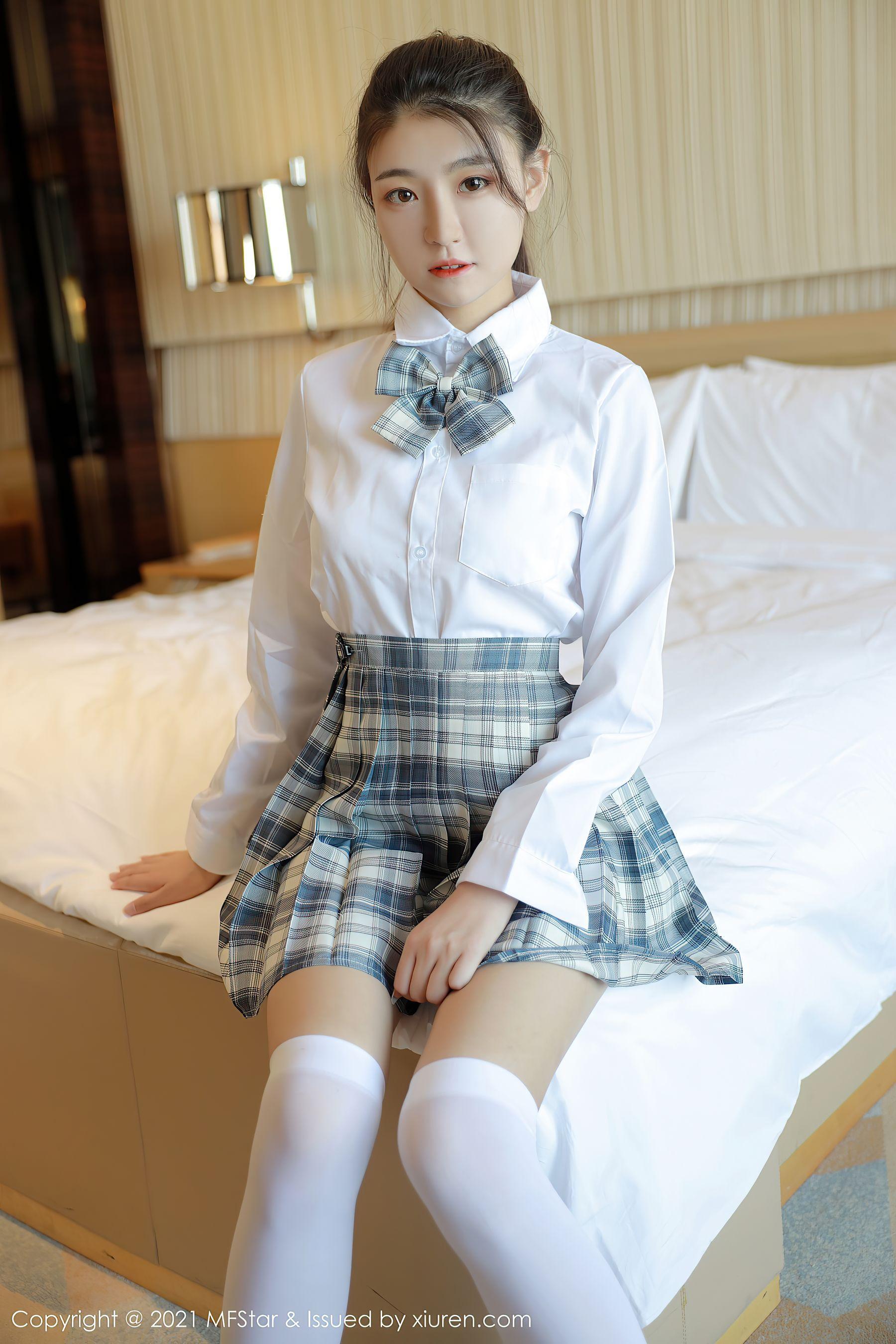 [模范学院MFStar] Vol.448 Laura苏雨彤 – 清纯动人的格子JK制服(2)