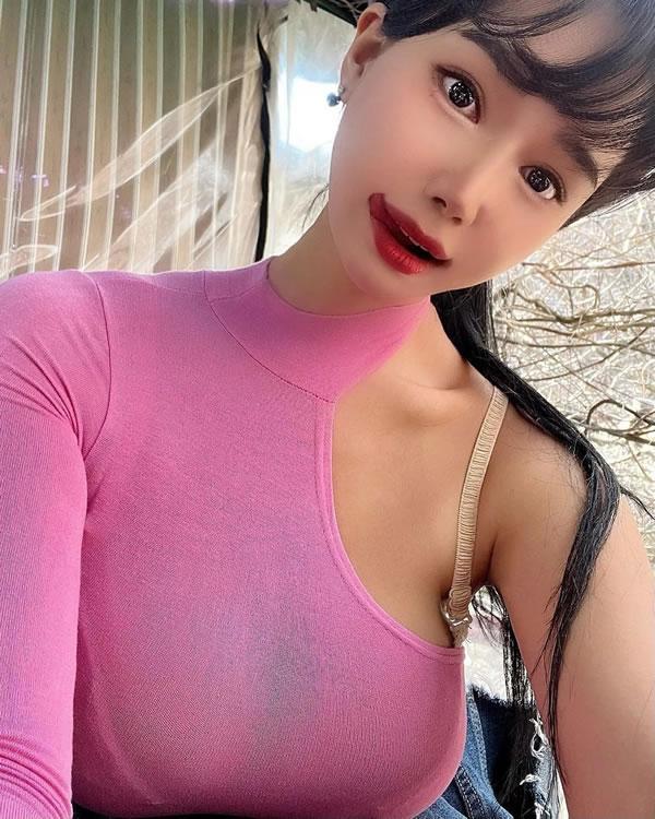 蜂腰巨乳美女ssusukang私拍诱惑图集(26)