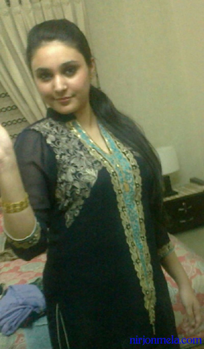 Hot Paki girl selfie show to lover | Nirjonmela Desi Forum