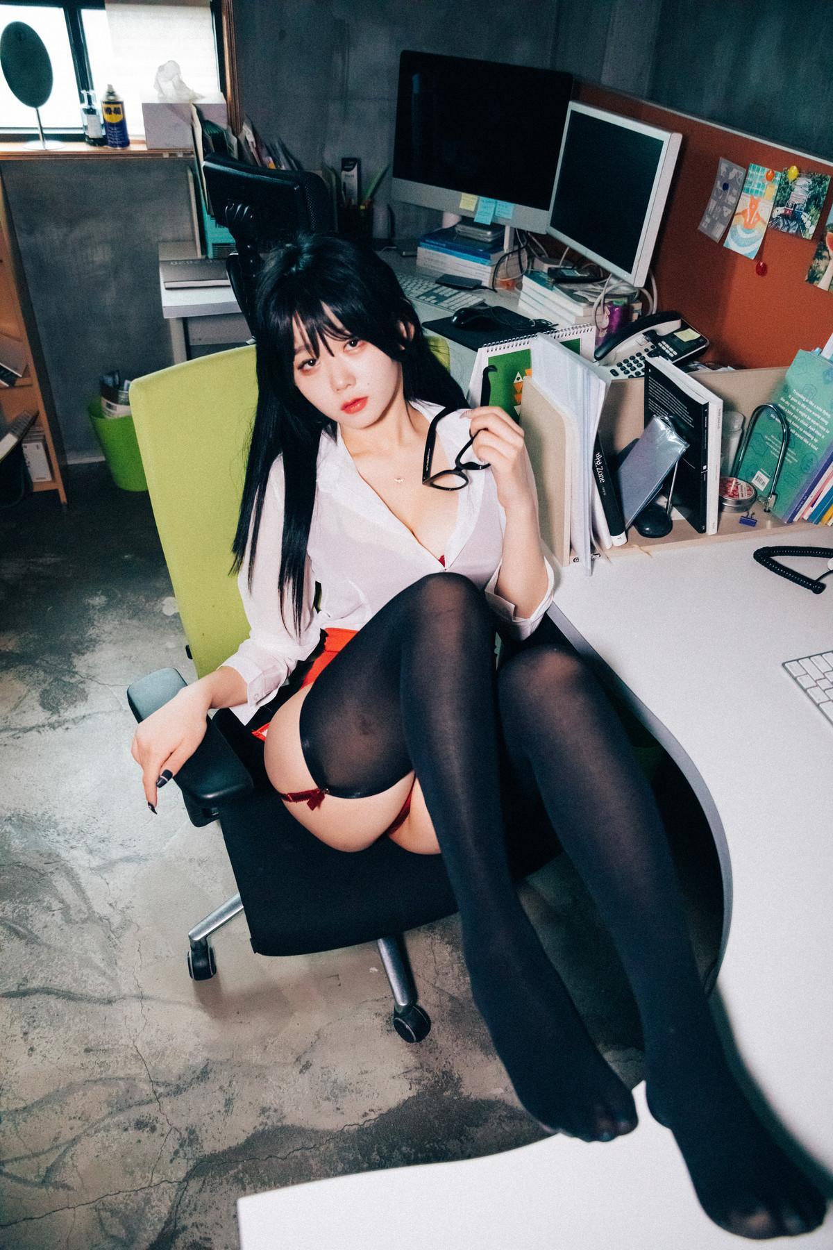 ZIA.Kwon 권지아, Loozy ‘Office Slave’ Set.02(22)