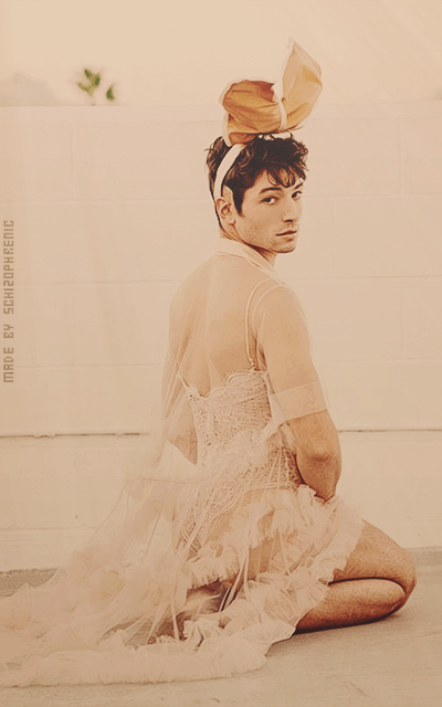 Ezra Miller FzLcpcgK_o