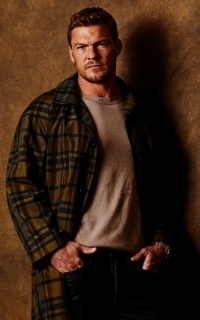 Alan Ritchson DkpT0eUD_o