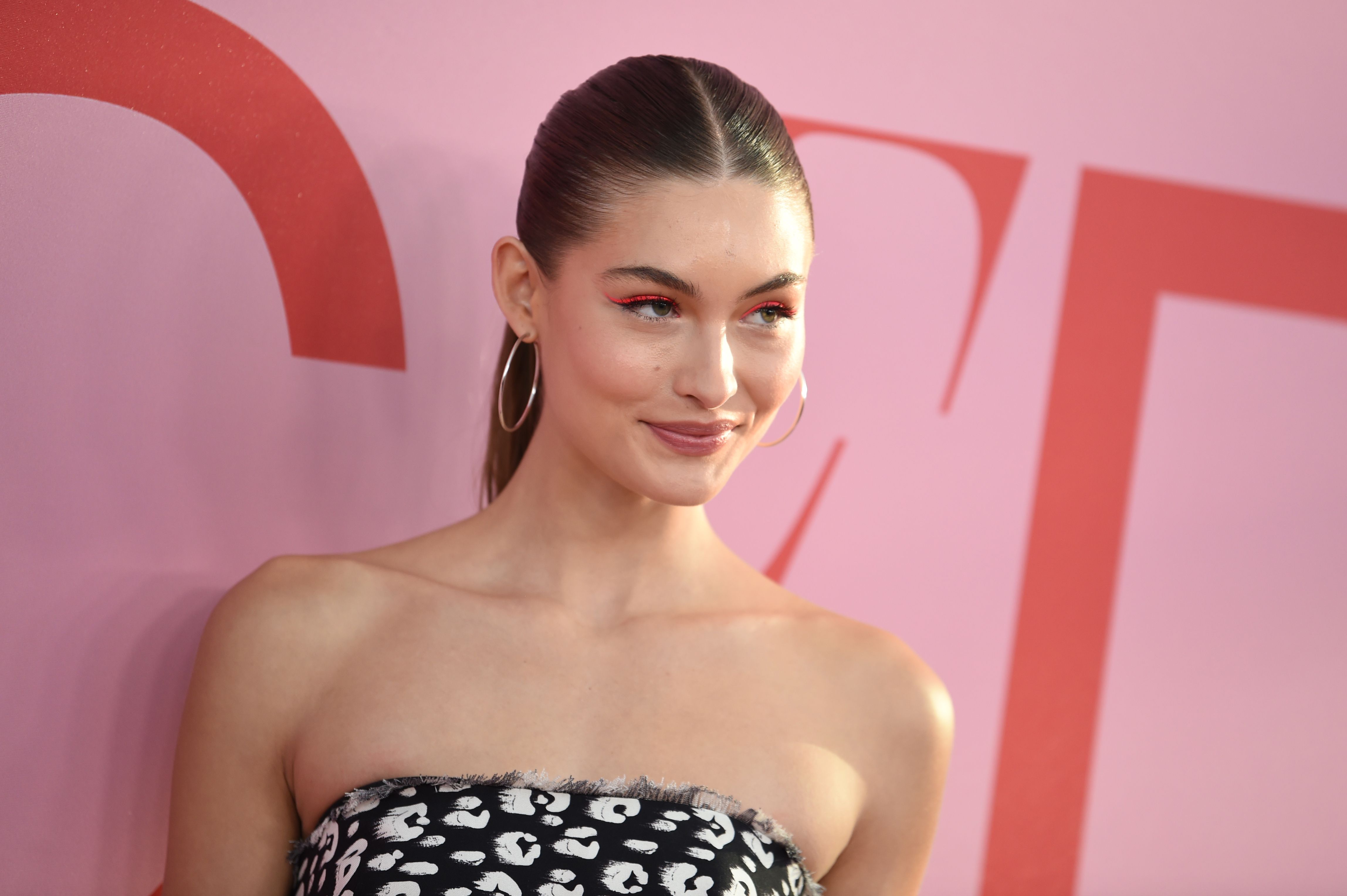 Найти элизабет 2019. Грейс Элизабет. Элизабет Кендалл. Fashion Awards 2022 Grace Elizabeth. Оливия Арбен на церемонии the Fashion Awards.