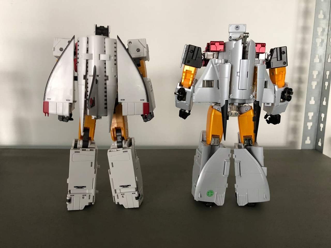 [Fanstoys] Produit Tiers - FT-30 Ethereaon (FT-30A à FT-30E) - aka Aérialbots/Aérobots forme Supérion - Page 2 6gHe0R6q_o