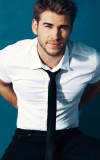 Liam Hemsworth RFyb8Khr_o