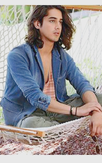 Avan Jogia SBxJpaHq_o