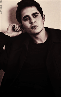 Max Minghella LKOnyeL3_o