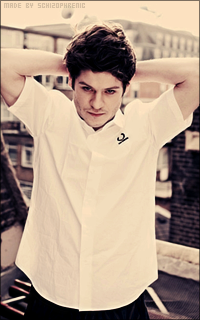 Iwan Rheon Mwk6XoZd_o