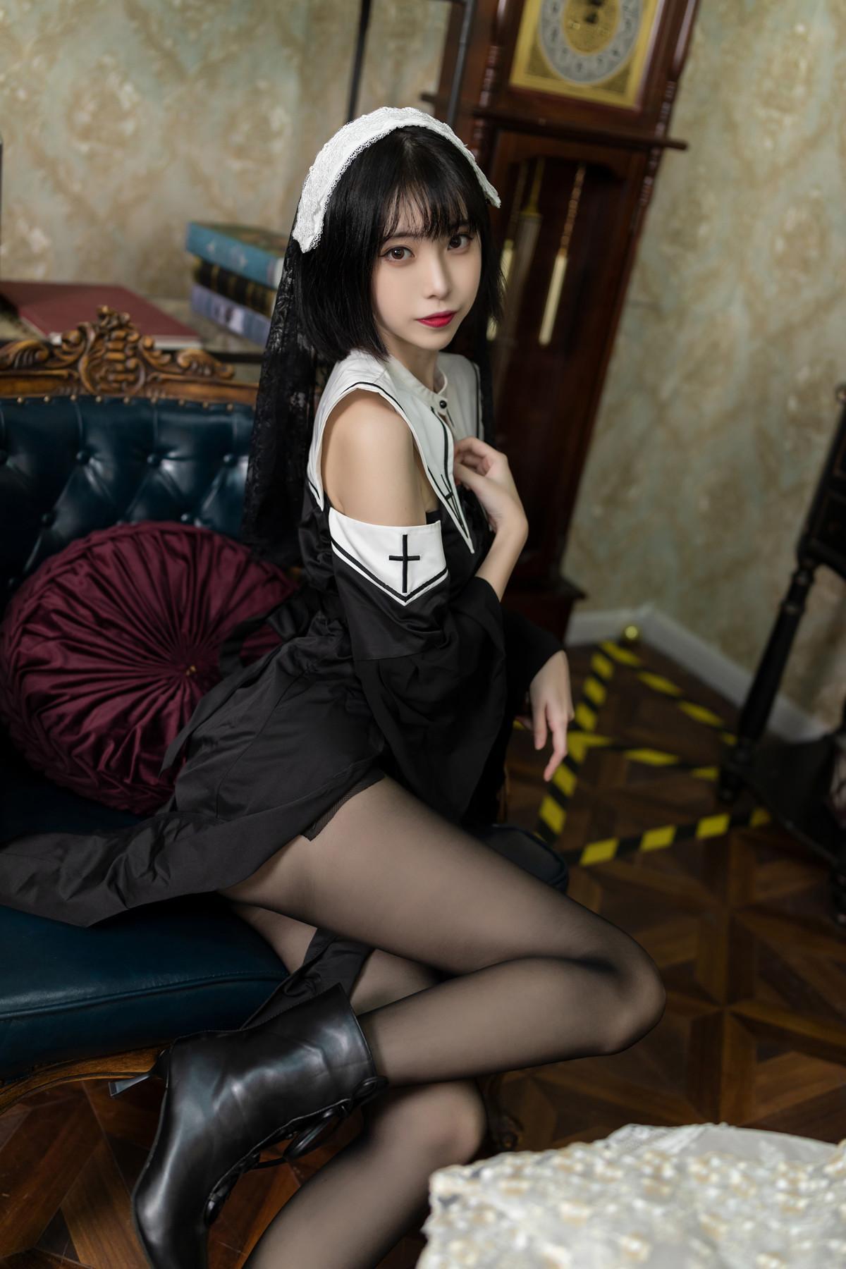 Cosplay 许岚LAN – 暗黑修女(15)