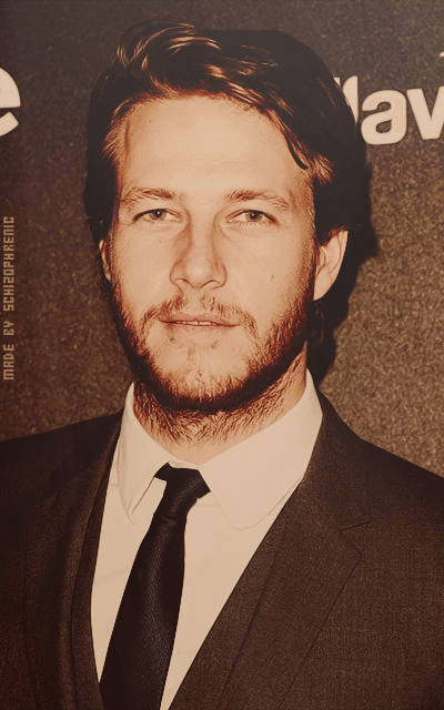 Luke Bracey QsAL8bfU_o