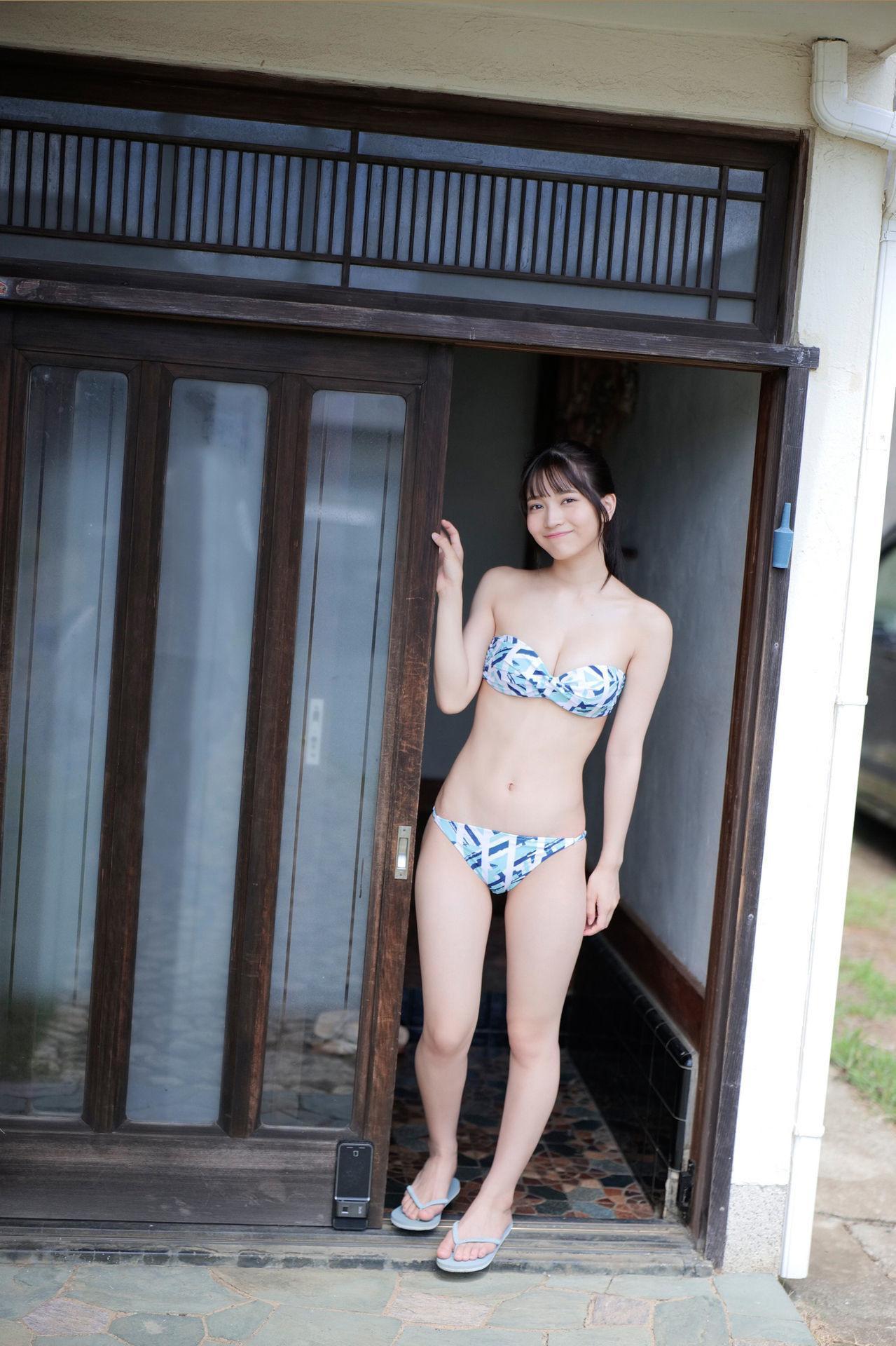 Nanako Kurosaki 黒嵜菜々子, ＦＲＩＤＡＹデジタル写真集 「日本一バズってるＢＩＫＩＮＩ ｖｏｌ．１」 Set.01(20)