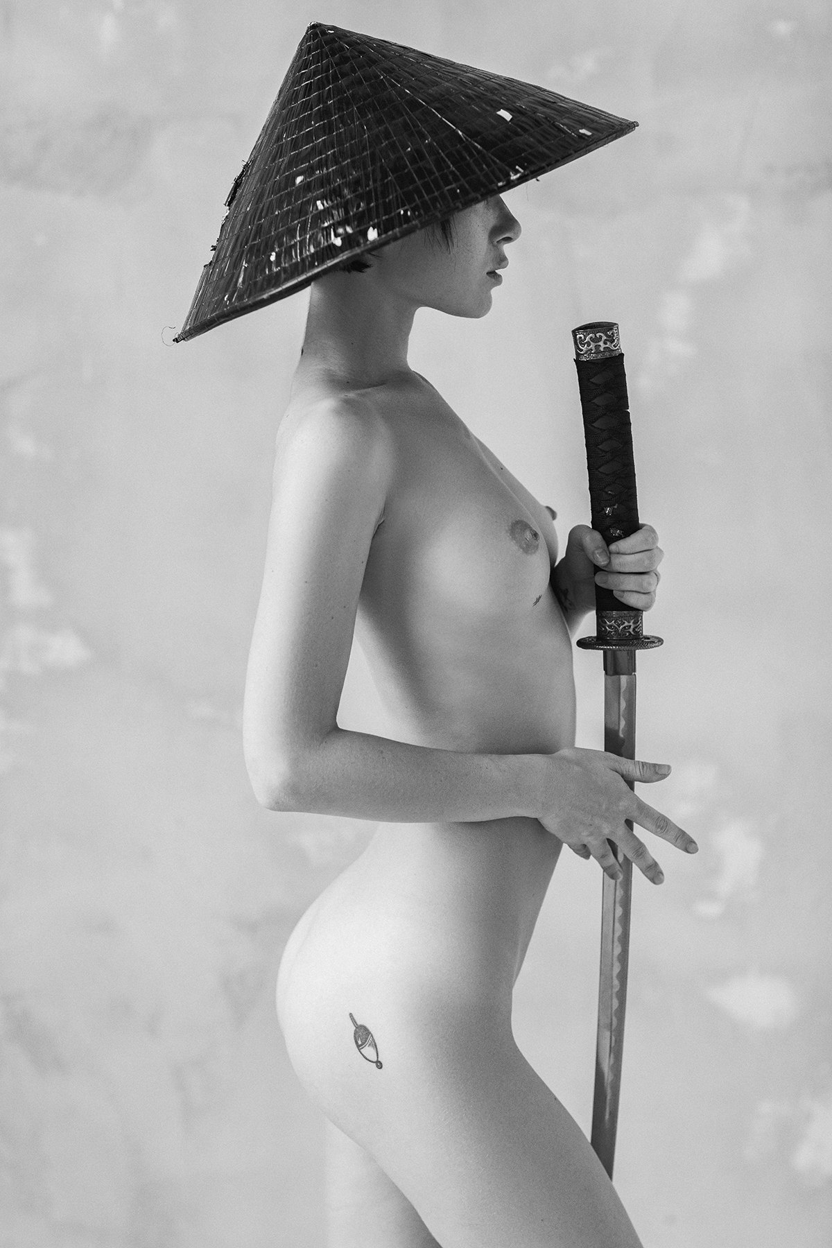 Полина Князева овладевает самурайским мечом / Polina Knyazeva nude with sword by Alexey Trifonov Полина Князева овладевает самурайским мечом / Polina Knyazeva nude with sword by Alexey Trifonov