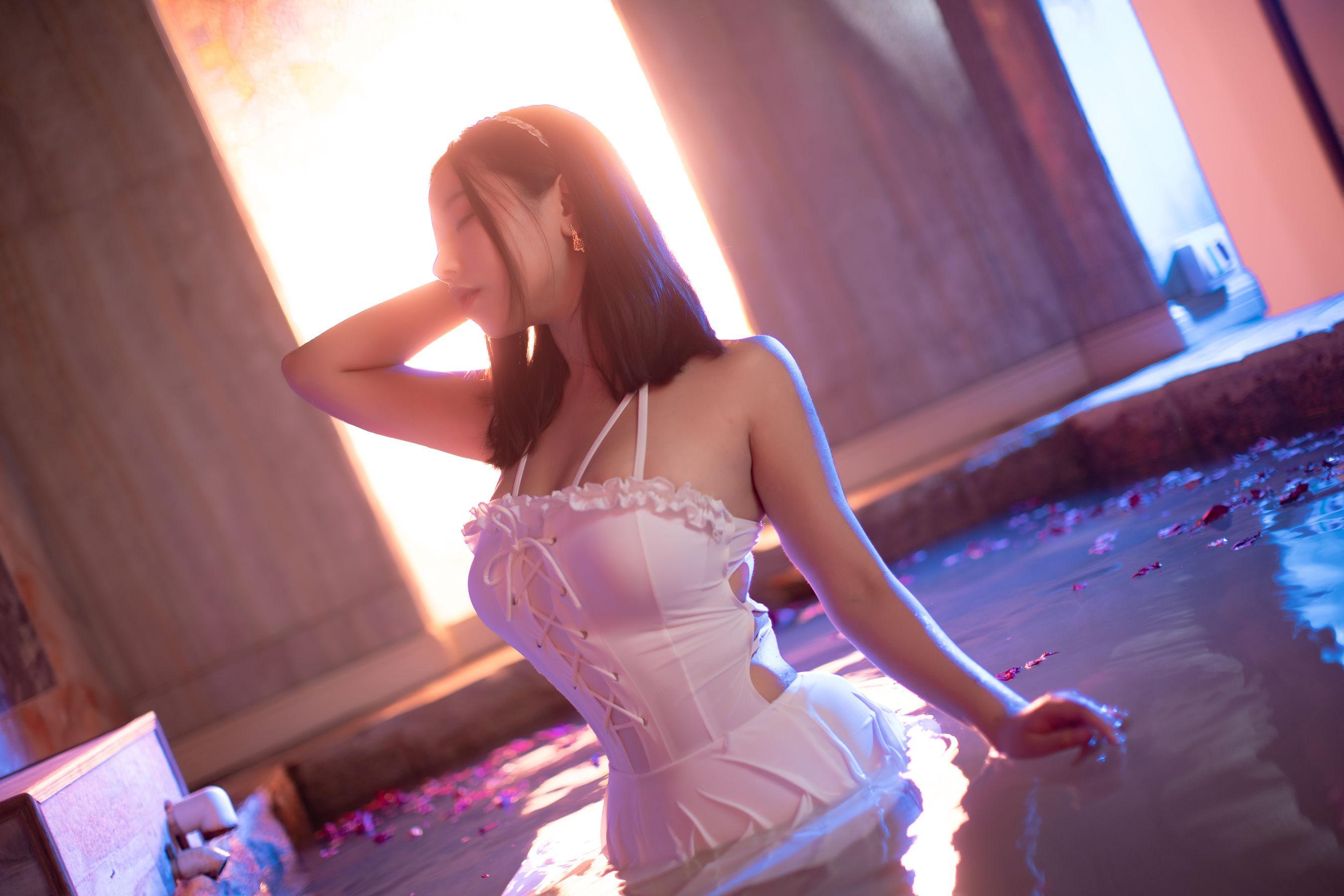 [网红COSER] 动漫博主穆零Mu0 – 温泉 倒影(30)