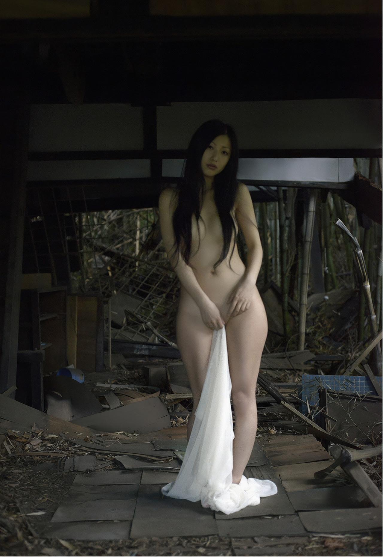 Mitsu Dan 壇蜜, デジタル写真集 蔵のなかの・・・ Premium Archive(44)