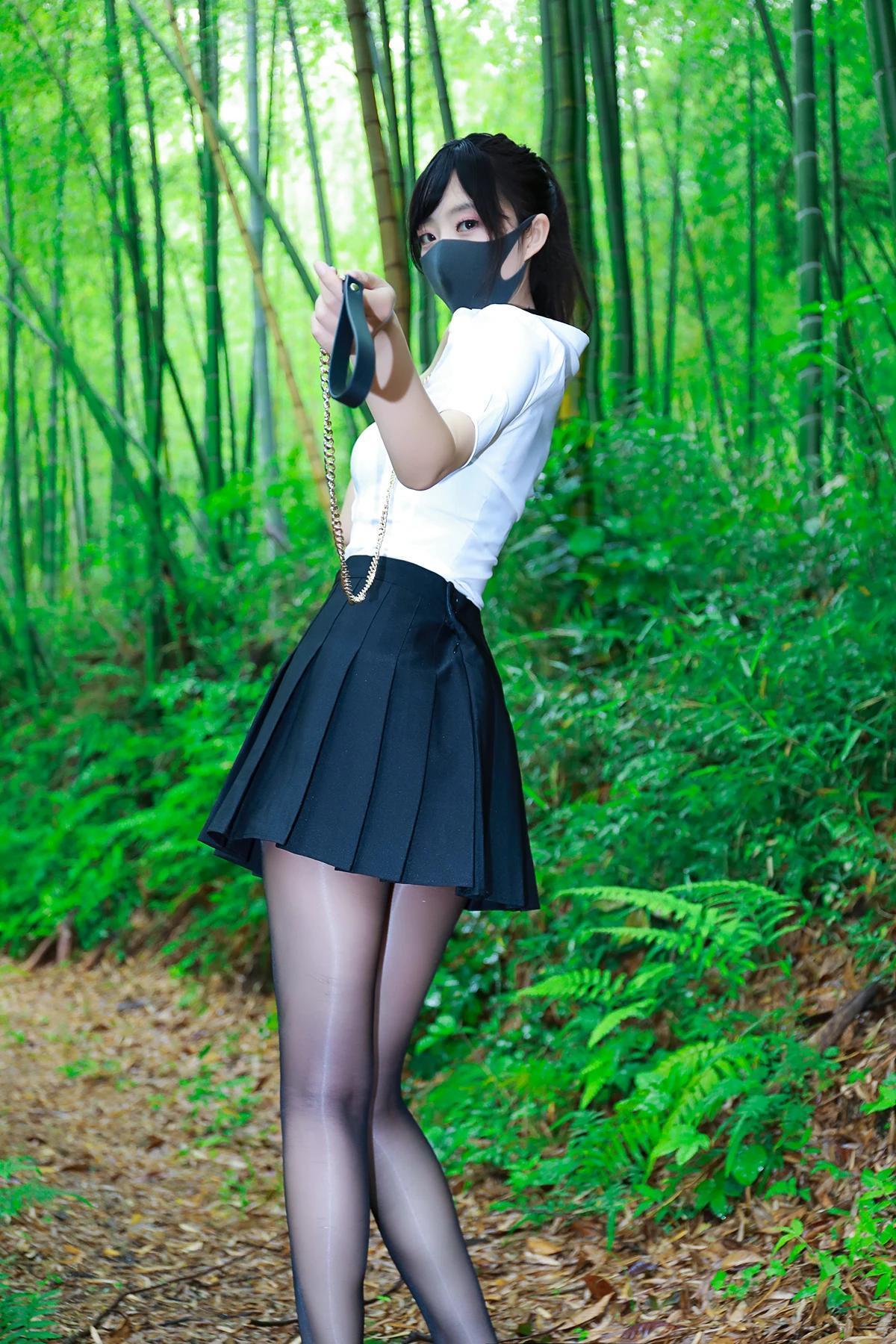 李佳LiJia – 黑百褶裙森林(7)