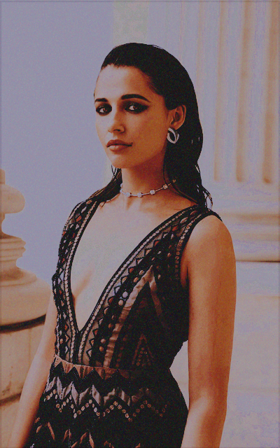 Naomi Scott OGItAbSo_o