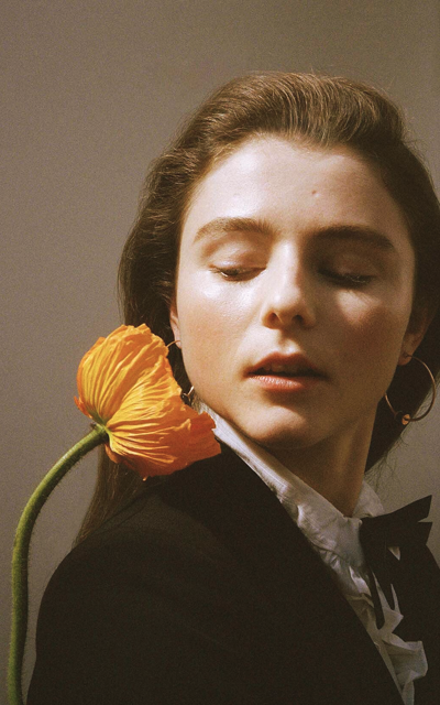 Thomasin McKenzie Tr5IGOPC_o